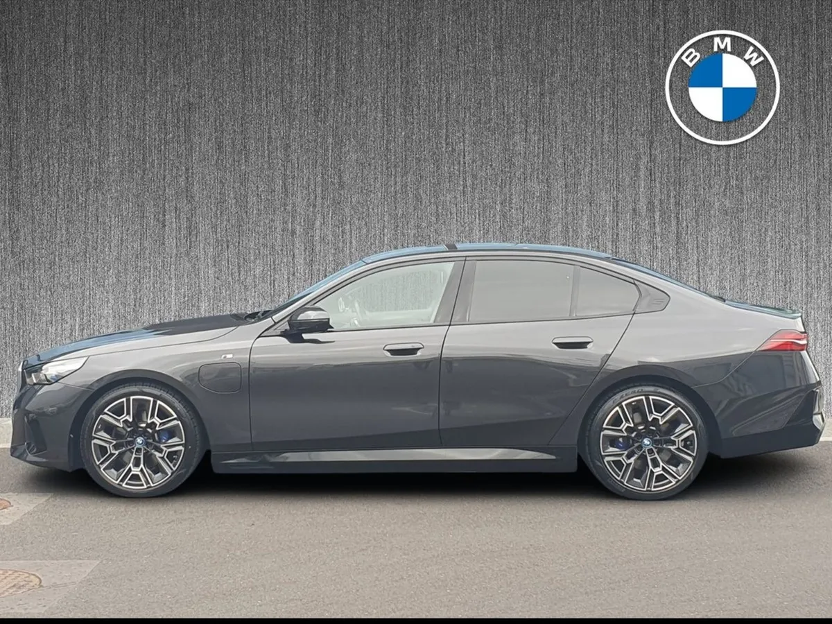 BMW 5 Series 530e M Sport Saloon - Image 4