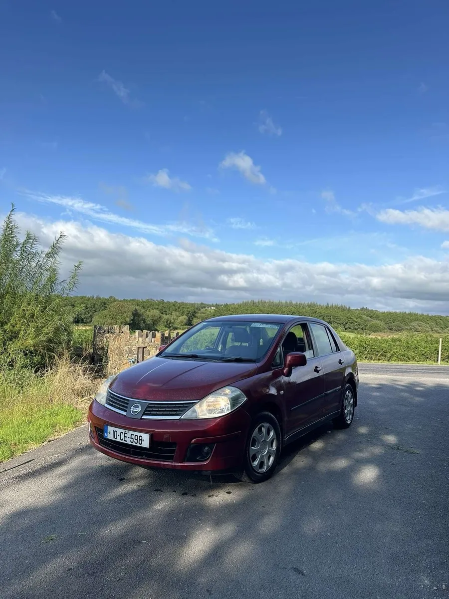 2010 Nissan tiida - Image 1