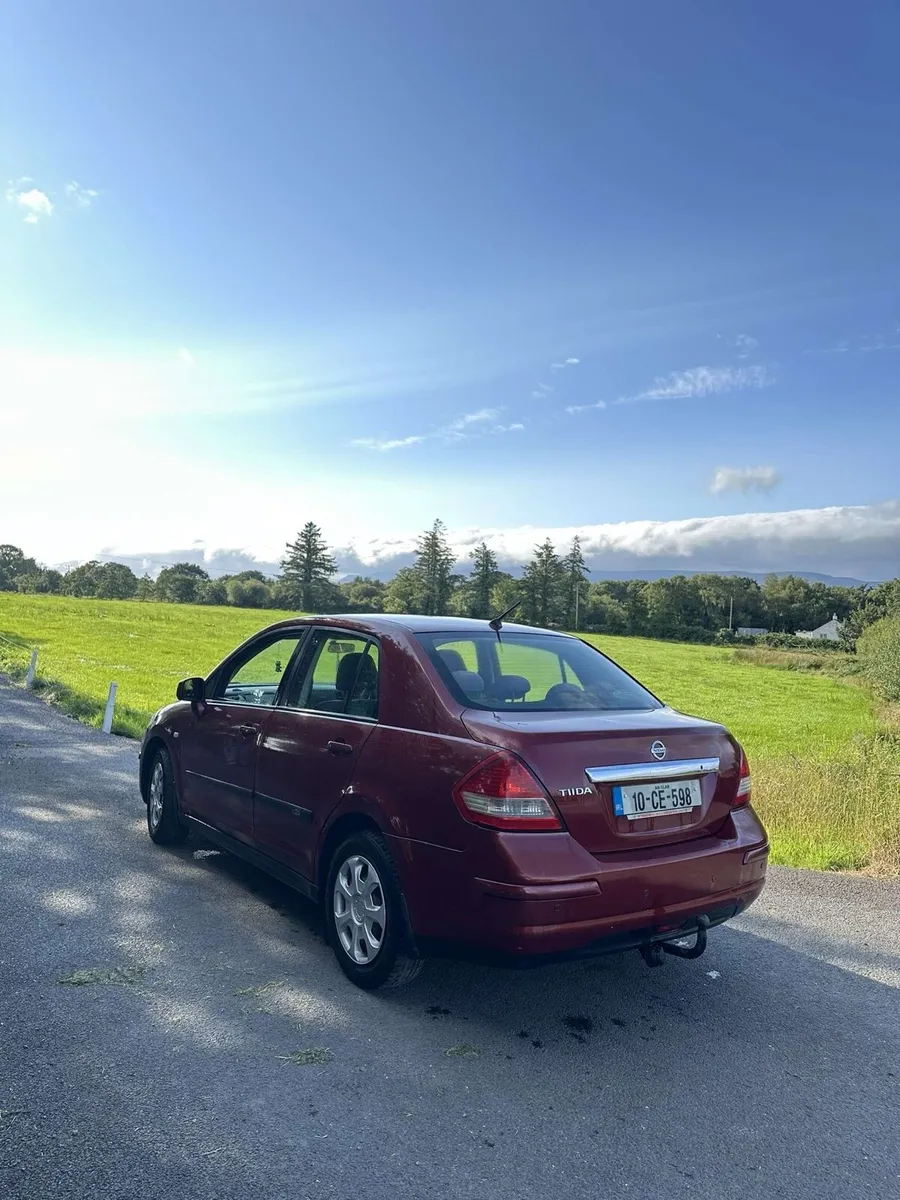 2010 Nissan tiida - Image 2