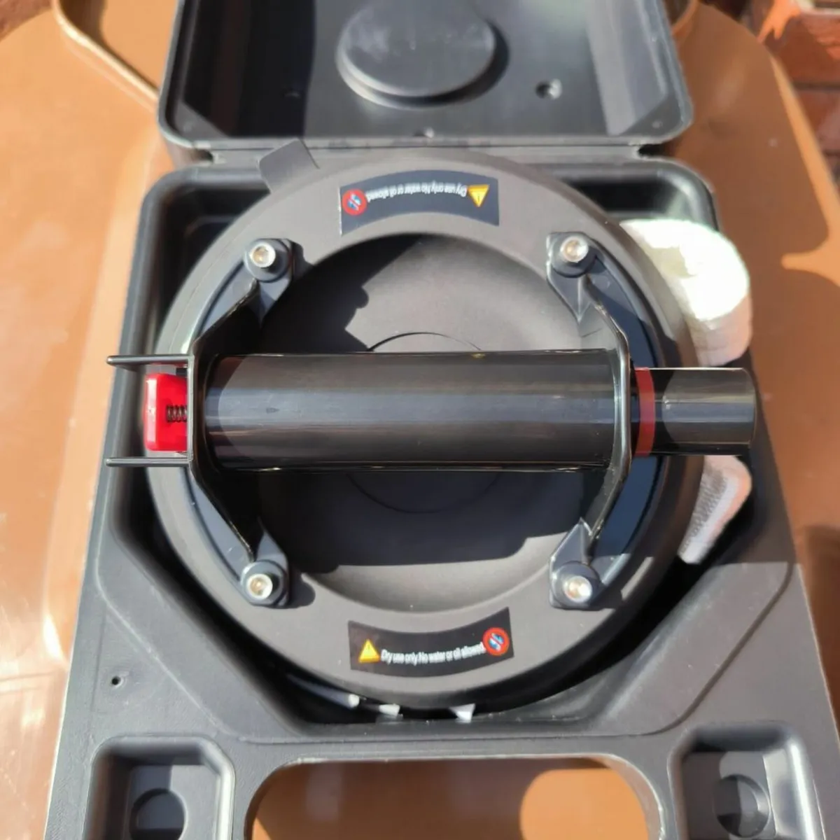 Heavy-Duty Vacuum Suction Lifter with Case - Image 1
