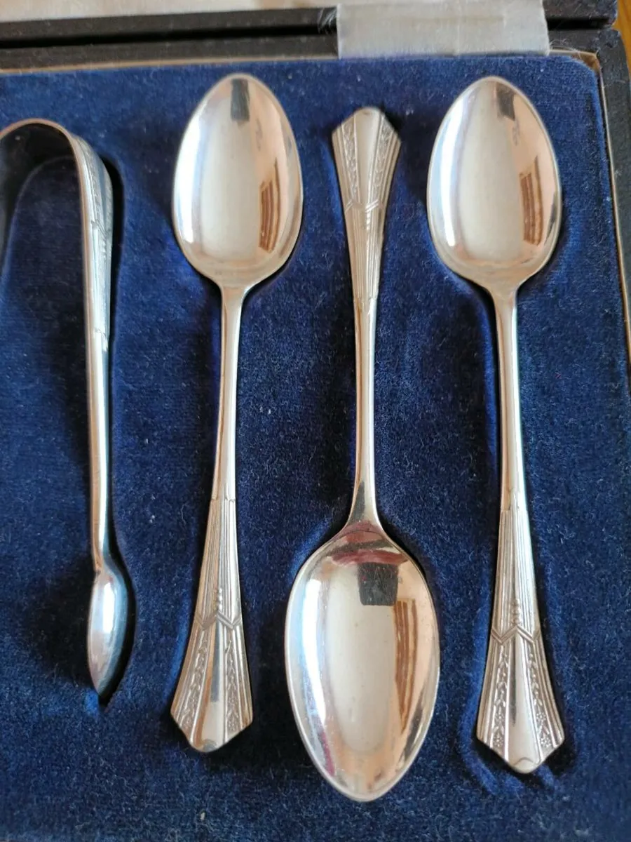 Cased Set of 6 Tea/Coffee Spoons & Sugar Nips. - Image 3