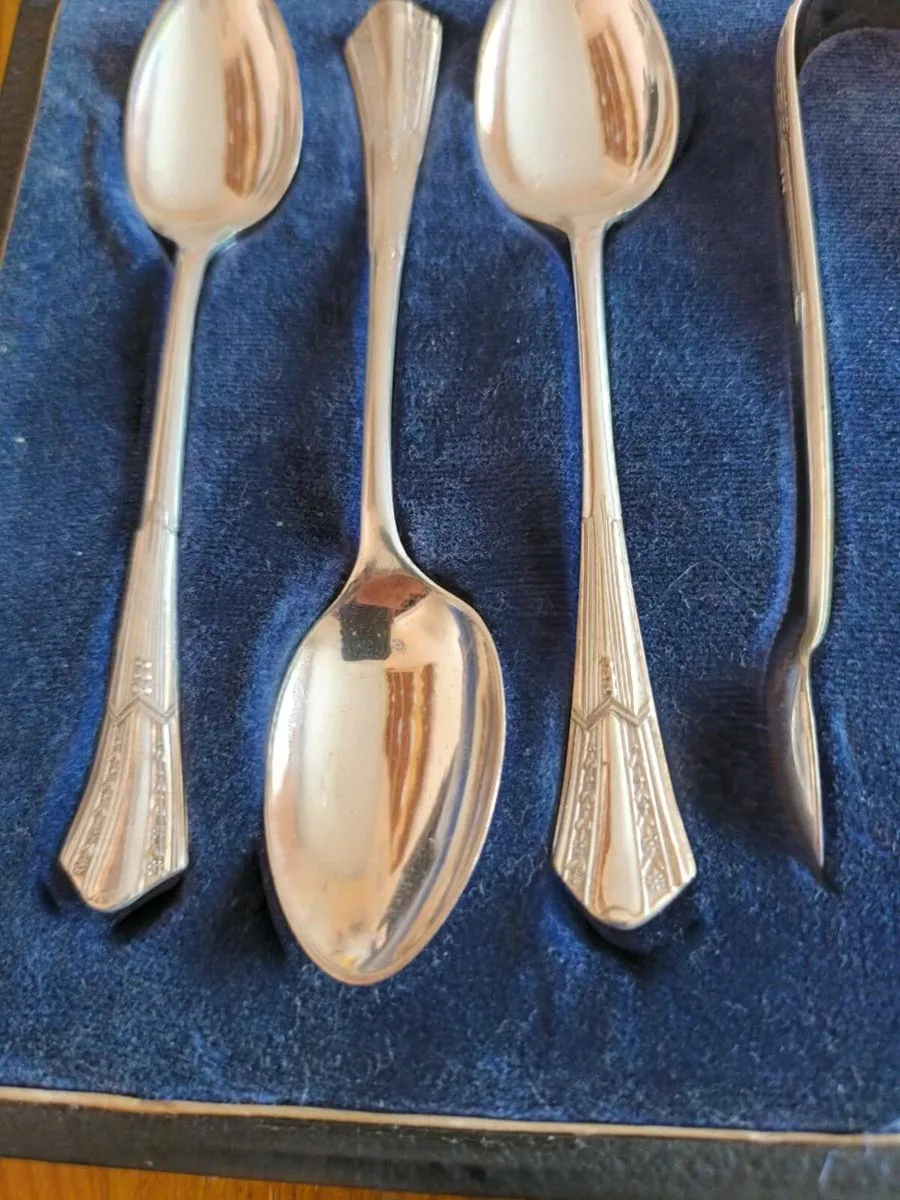 Cased Set of 6 Tea/Coffee Spoons & Sugar Nips. - Image 4