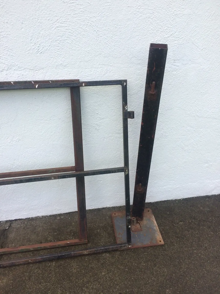14FT Gate with Hanging pillars - Image 2