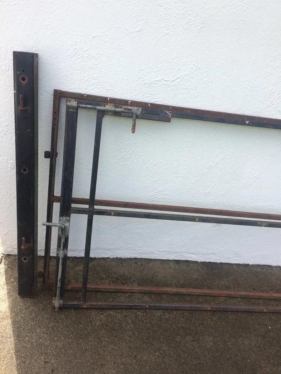 14FT Gate with Hanging pillars - Image 3