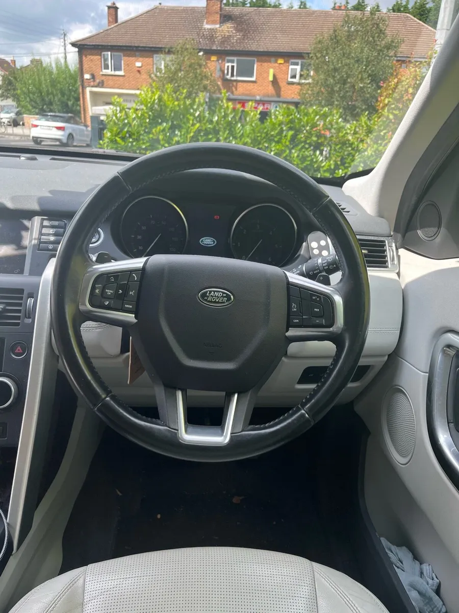 Land Rover Discovery Sport 2017 - Image 3