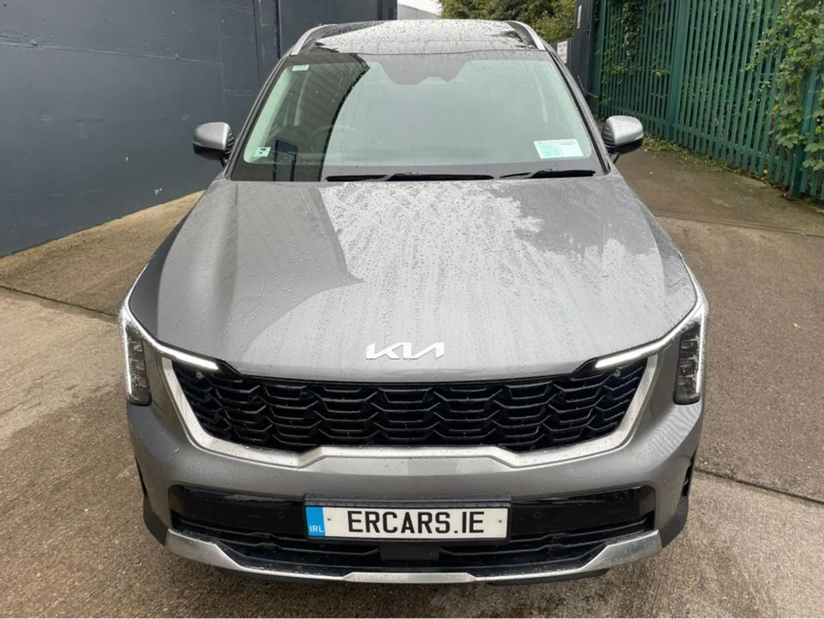 Kia Sorento 242 Phev PE 7S 4WD TOP Spec AS New - Image 3