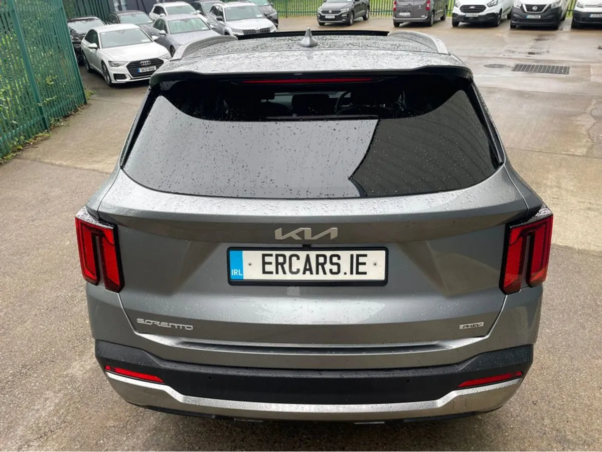 Kia Sorento 242 Phev PE 7S 4WD TOP Spec AS New - Image 4