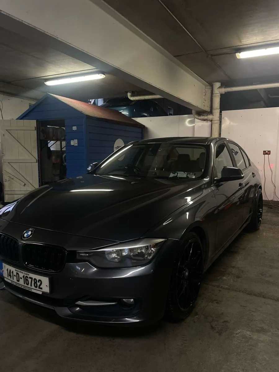 BMW 320d - Image 1