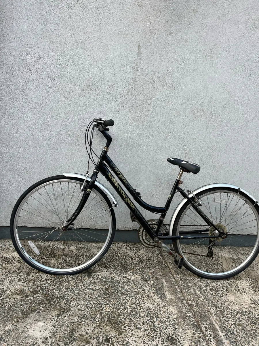 ladies hybrid bike - Image 1
