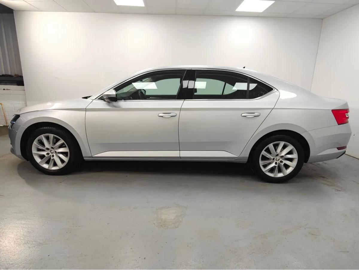 Skoda Superb Ambition 2.0 TDI 150HP 5DR - Image 3