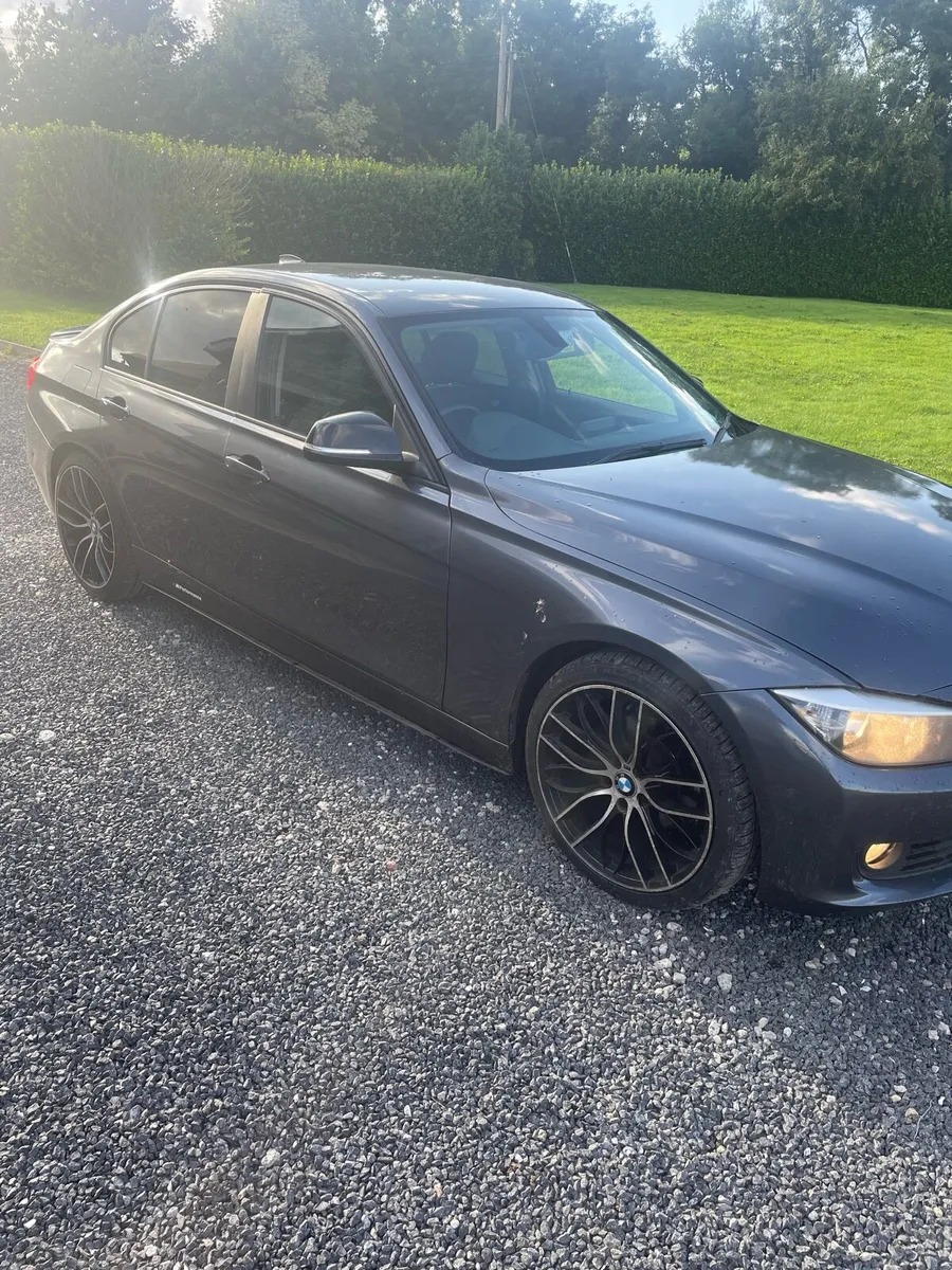 BMW 320d - Image 1