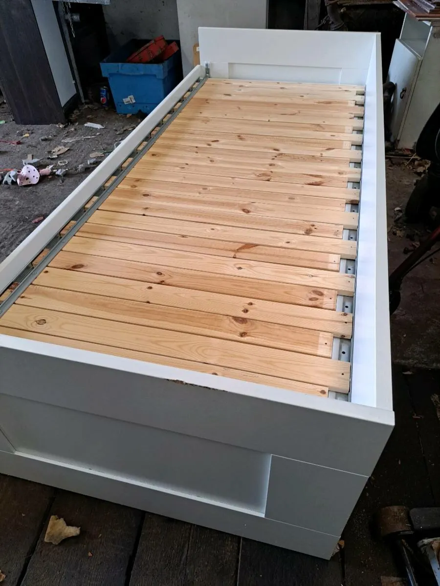 Single bed with built in storage - Image 3