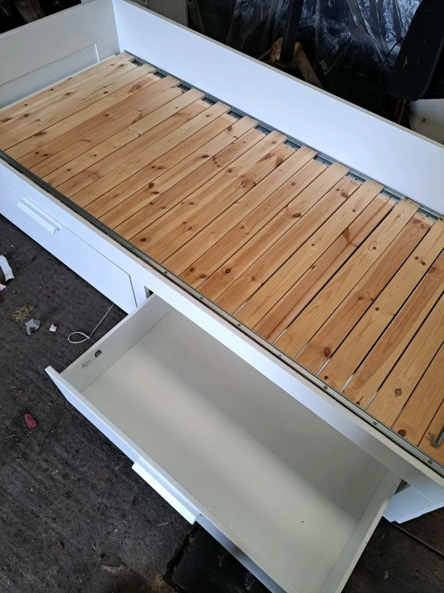 Single bed with built in storage - Image 4