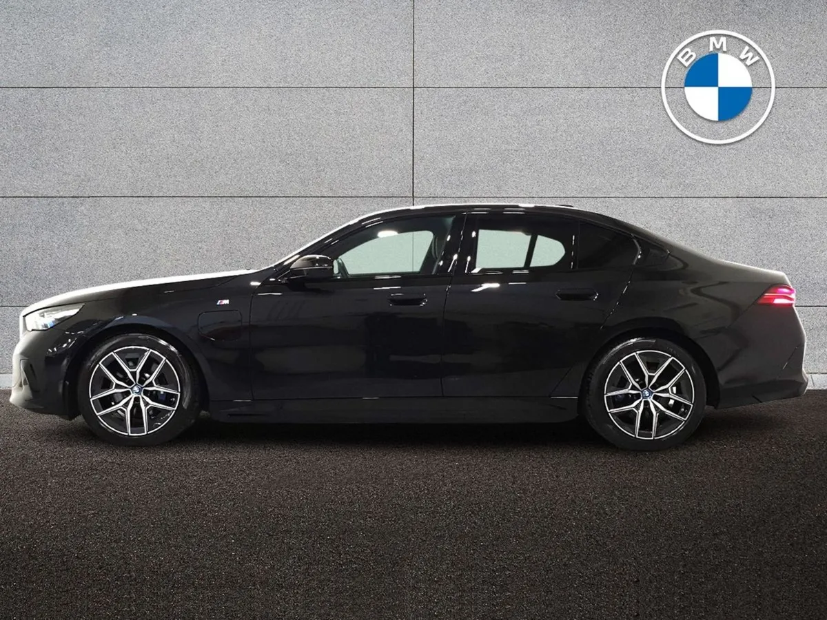 BMW 5 Series 530e M Sport Saloon - Image 4