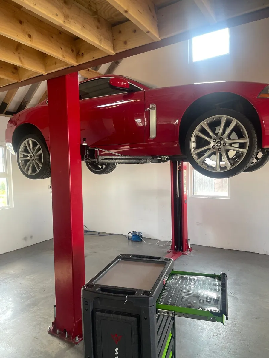 Pacini brand Car lift brand new - Image 1