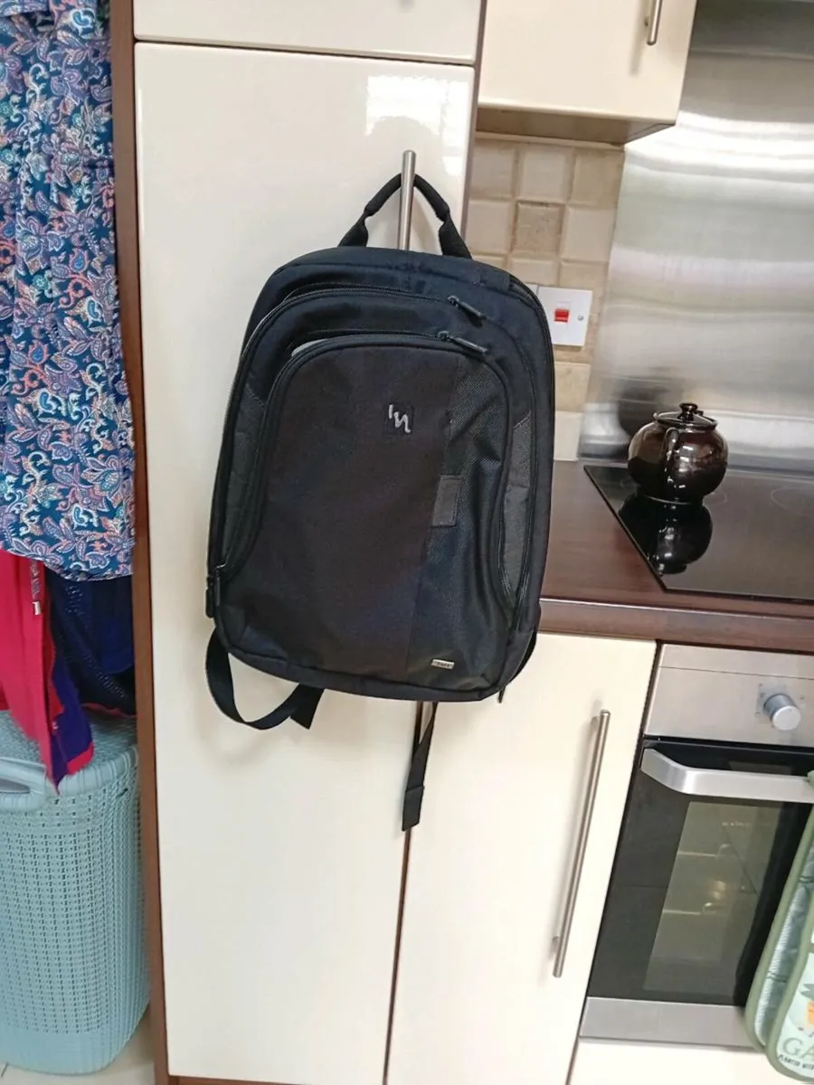7 BACK PACKS AS NEW   2 CAN BE USED FOR LAPTOP - Image 2