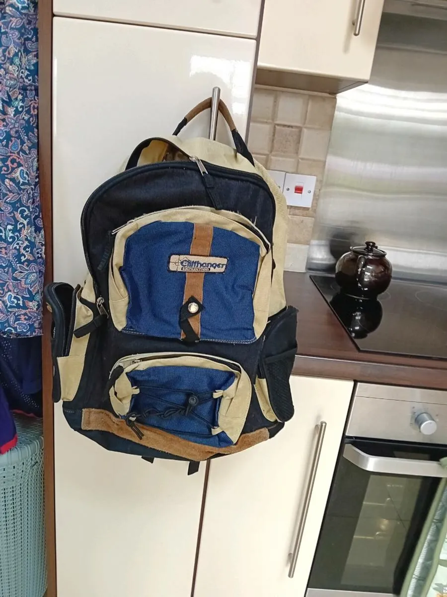 7 BACK PACKS AS NEW   2 CAN BE USED FOR LAPTOP - Image 3