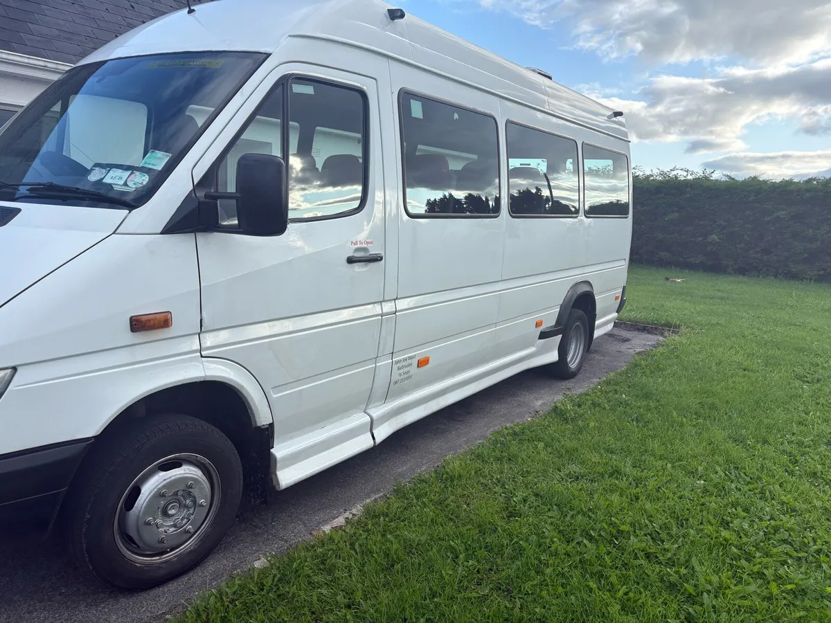 16 seat sprinter bus - Image 1