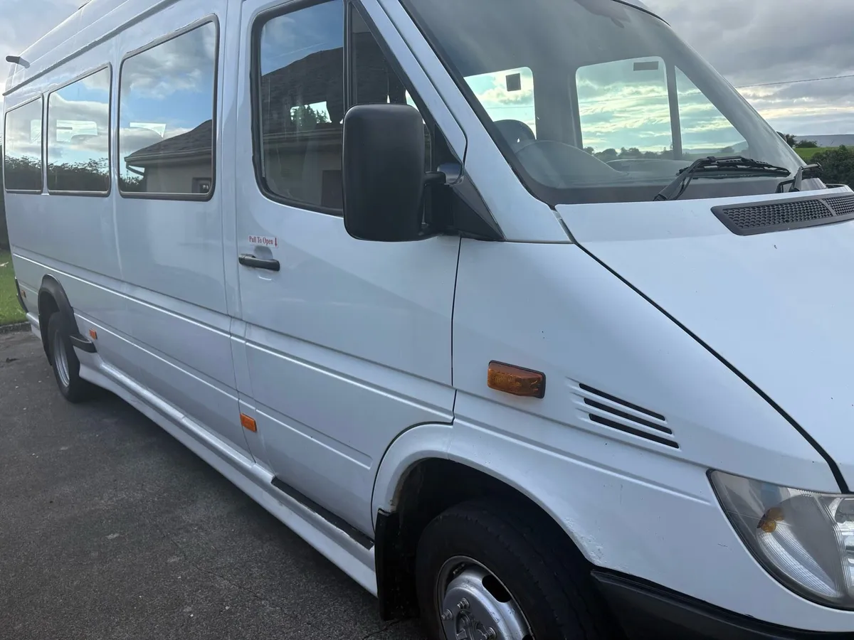 16 seat sprinter bus - Image 2