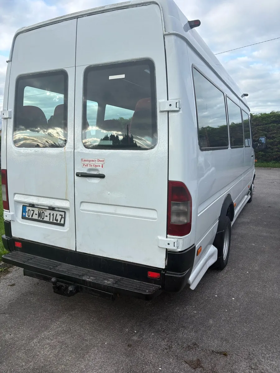 16 seat sprinter bus - Image 3