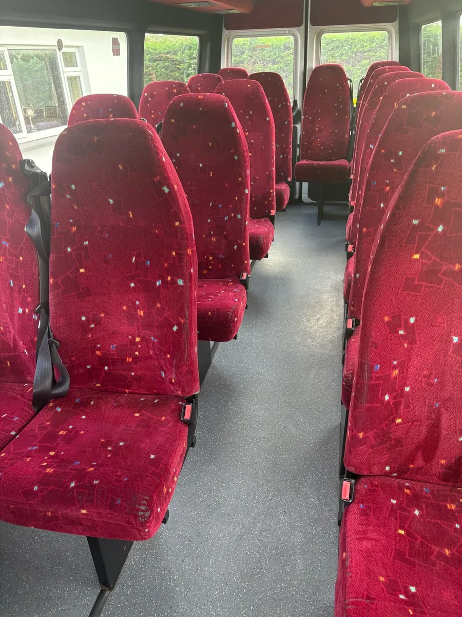 16 seat sprinter bus - Image 4