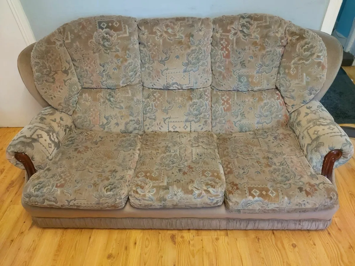Three piece suite - Image 2