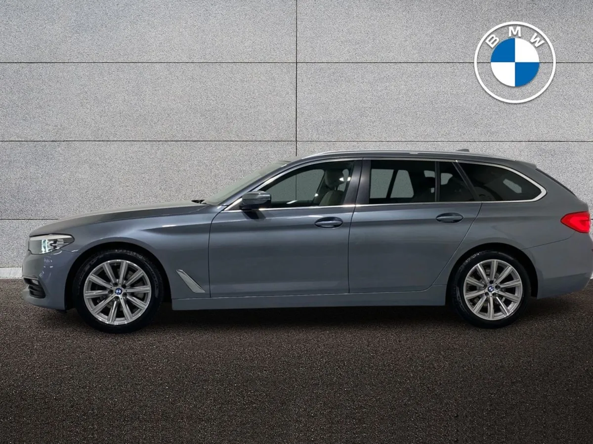 BMW 5 Series 520d SE Touring - Image 4
