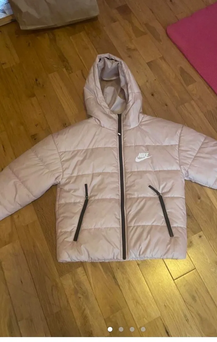 Women’s Nike coat - Image 1