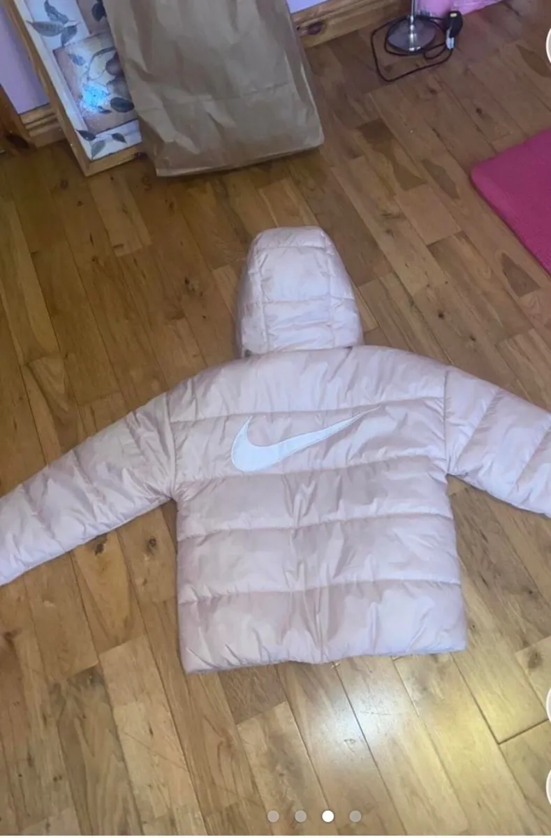 Women’s Nike coat - Image 3