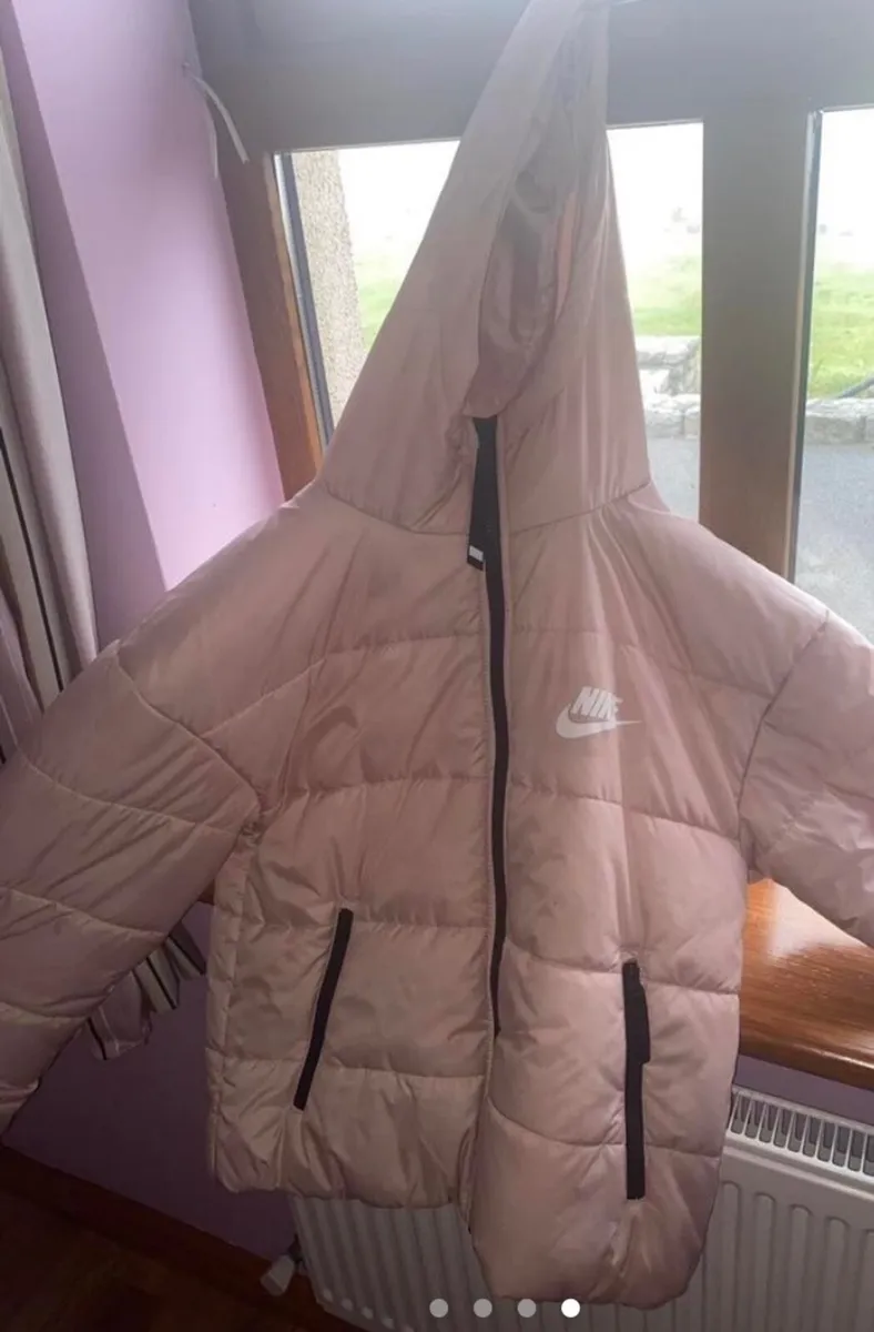 Women’s Nike coat - Image 4