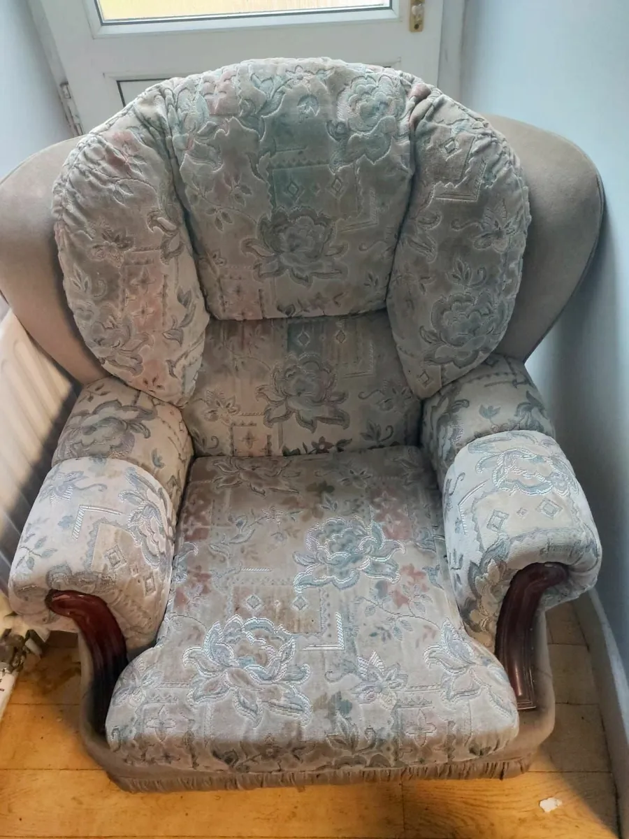 Three piece suite - Image 3