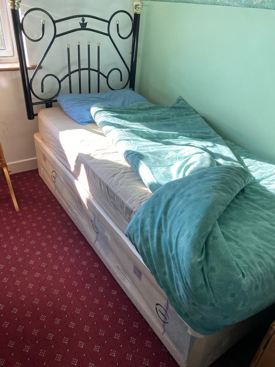 Single beds - Image 2