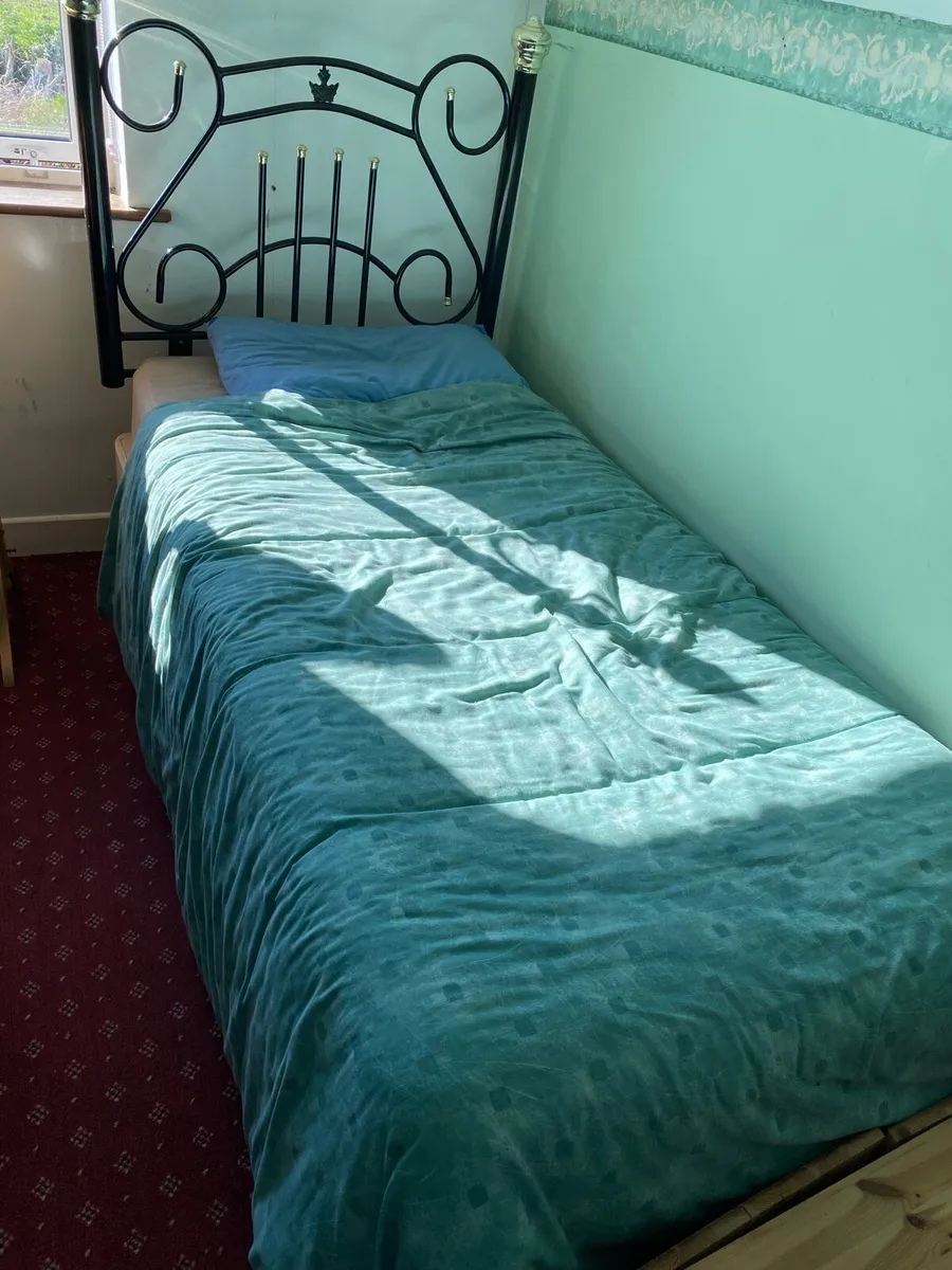 Single beds - Image 1
