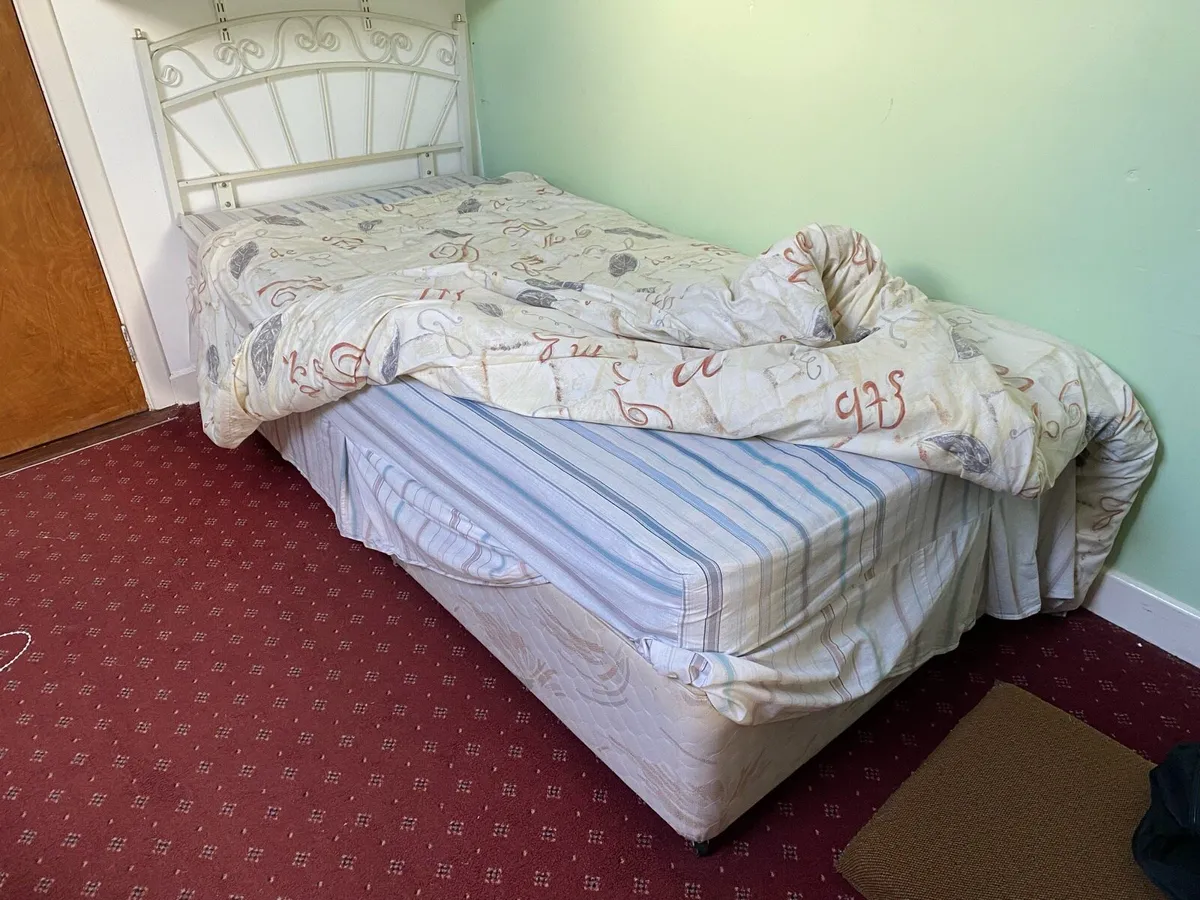 Single beds - Image 3