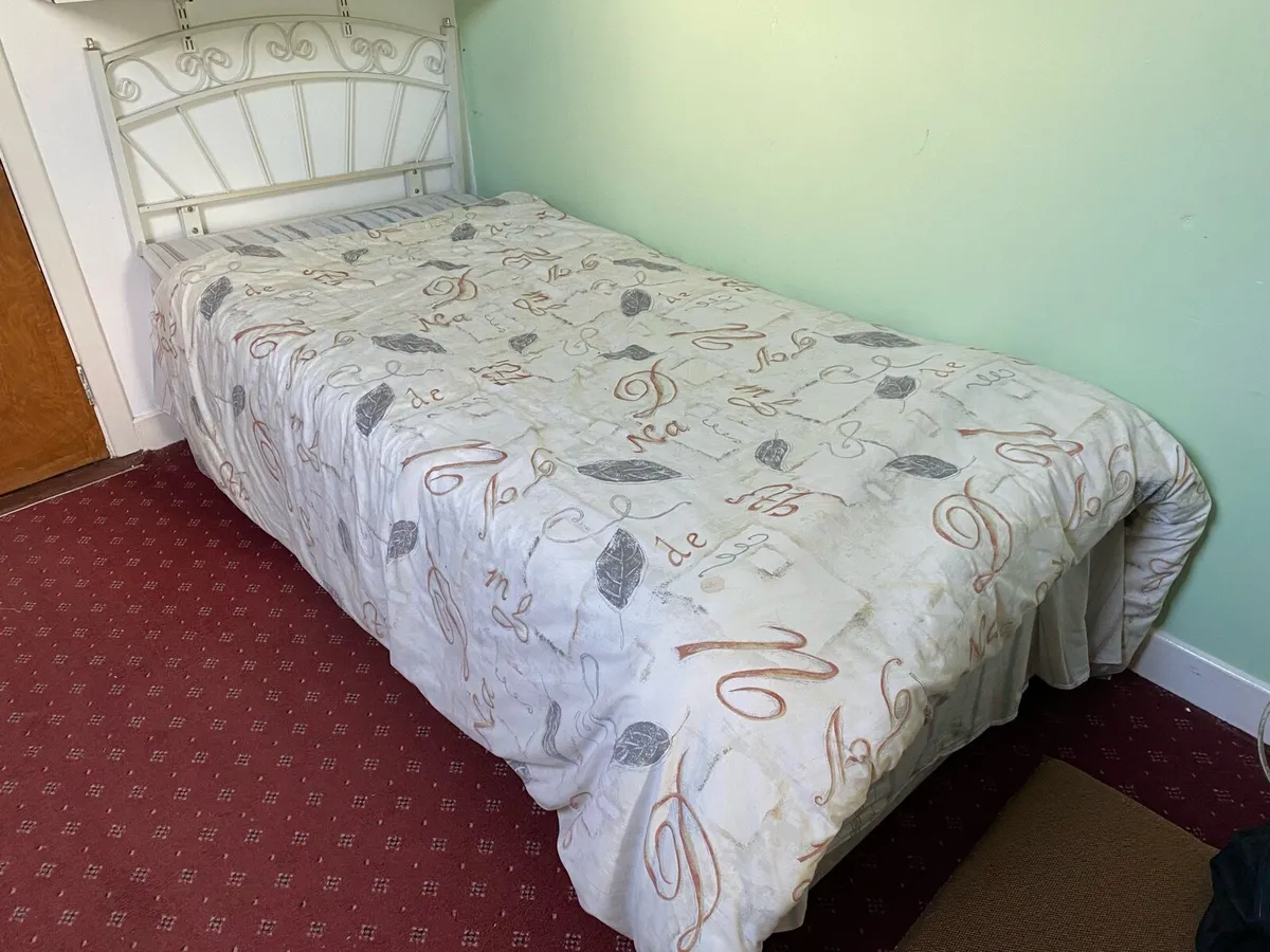 Single beds - Image 4