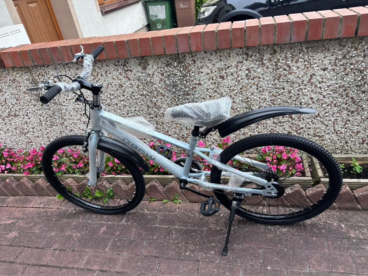 Kids bike new in - Image 4