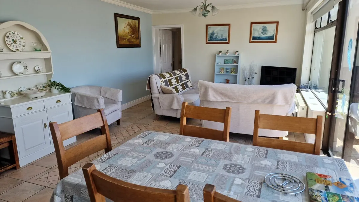 Holiday Home. - Image 4