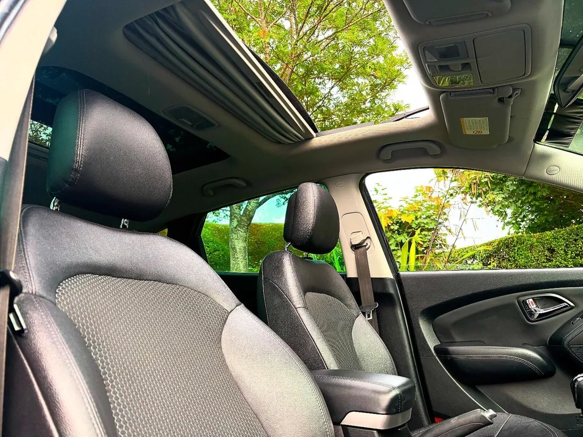 (132) IX35 SUPER HIGH SPEC PANORAMIC SUNROOF - Image 3