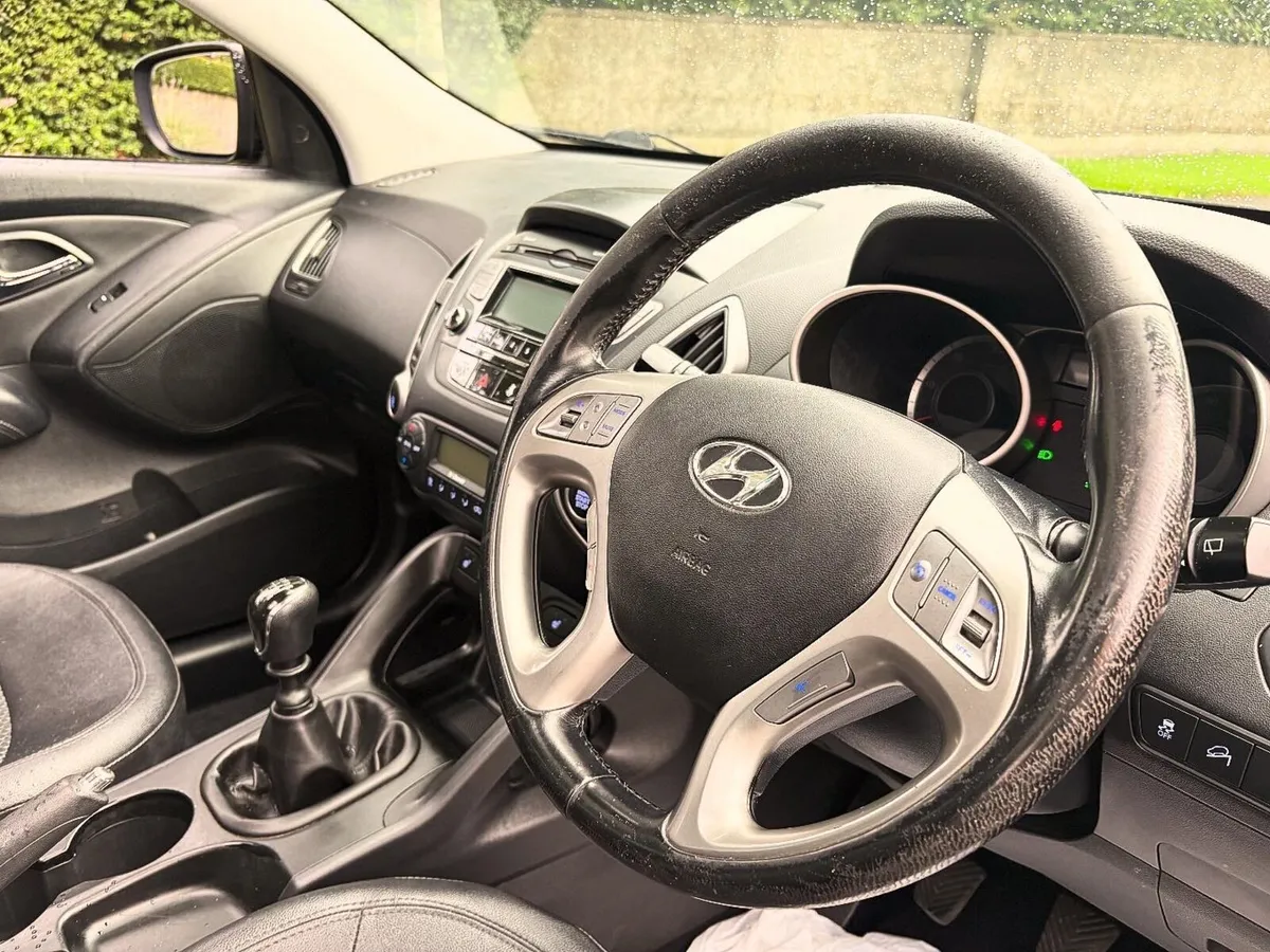 (132) IX35 SUPER HIGH SPEC PANORAMIC SUNROOF - Image 4