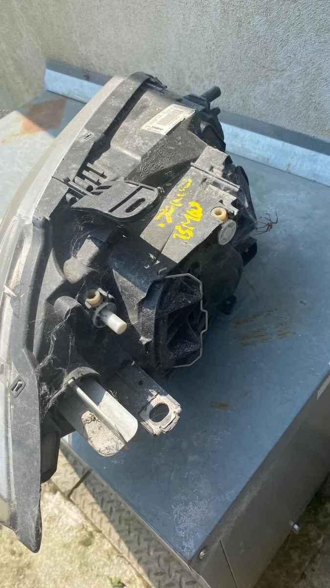 bmw light lift working great it is good condition - Image 1