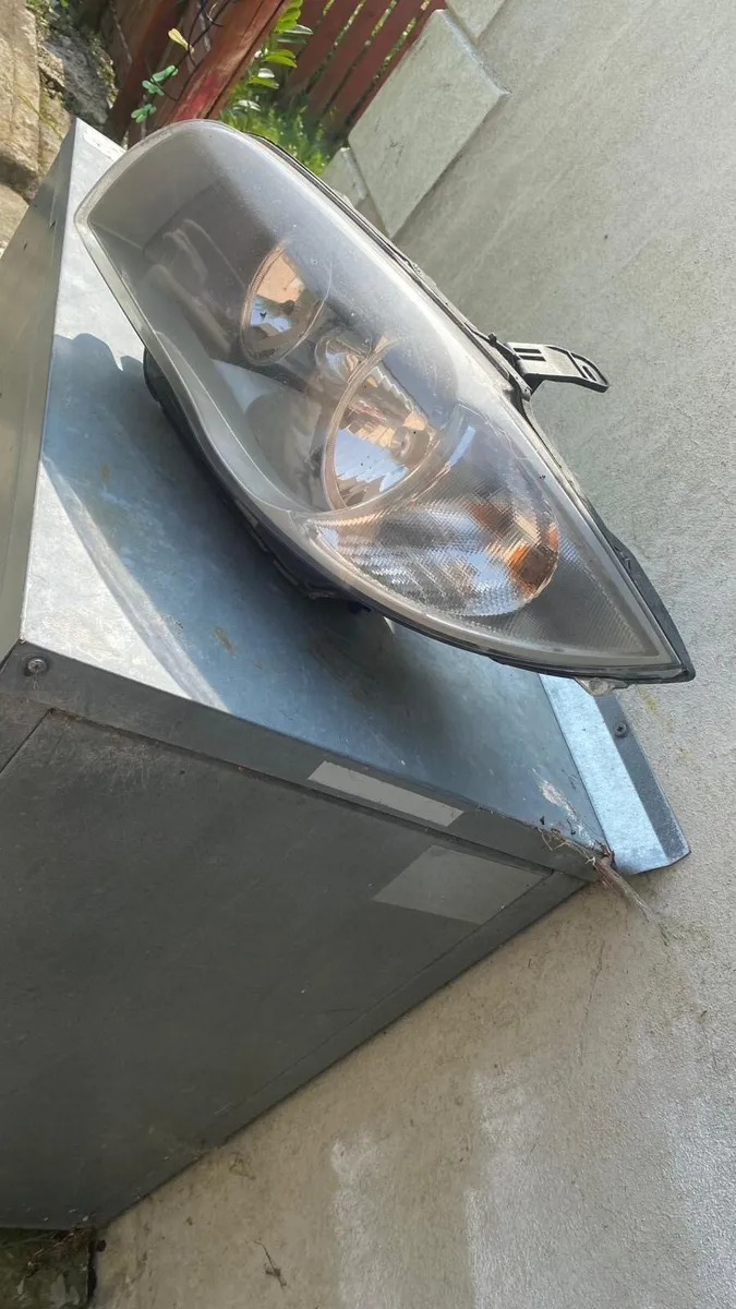 bmw light lift working great it is good condition - Image 2