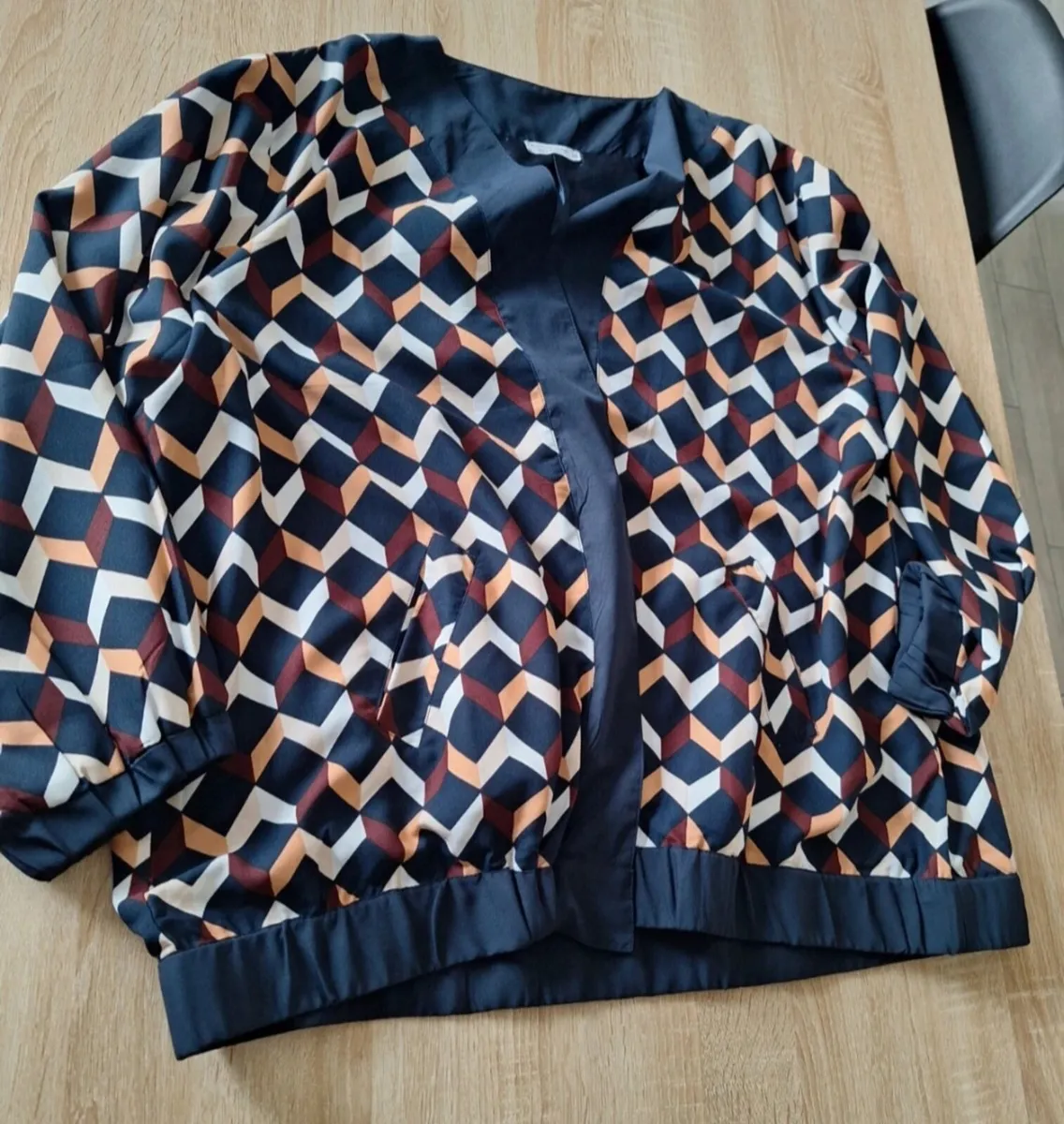 New bomber jacket edge to edge sz 22/24 - Image 1