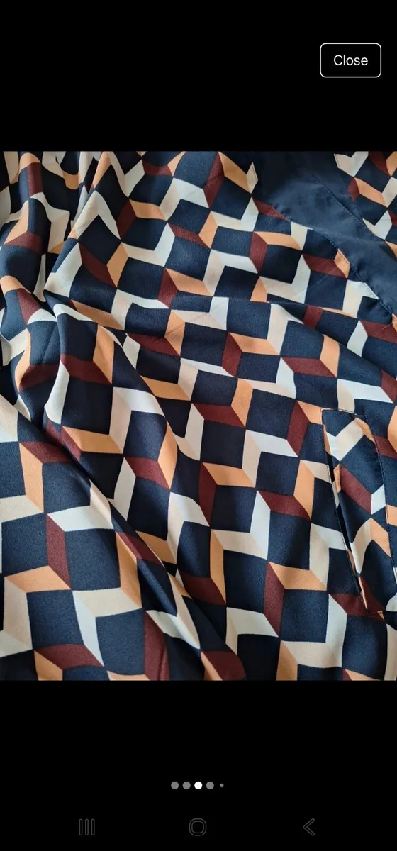 New bomber jacket edge to edge sz 22/24 - Image 3