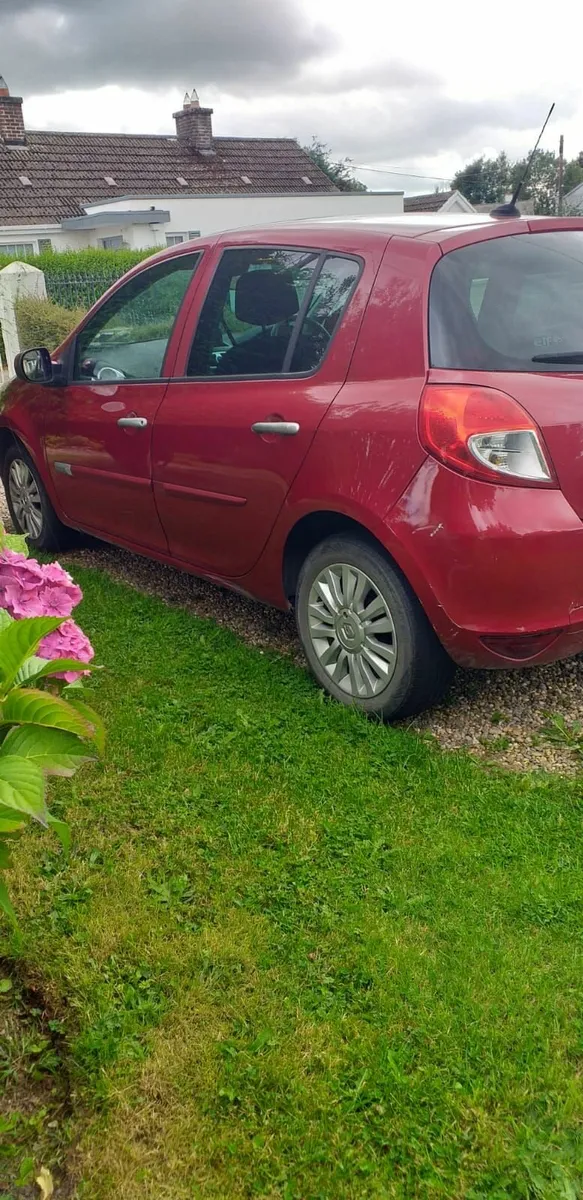 Renault Clio 2010 - Image 2