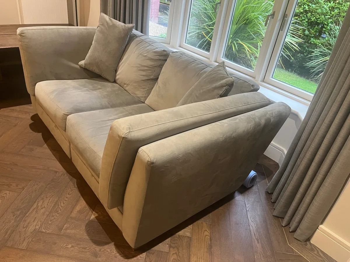 Couch - Image 4