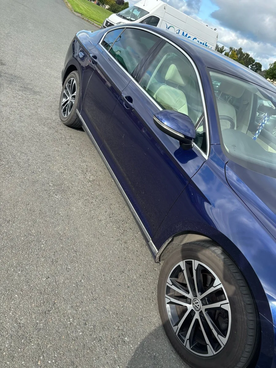 Volkswagen Passat - Image 4
