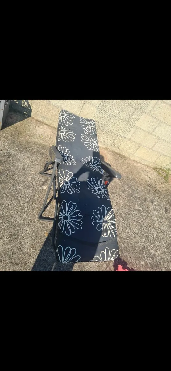 2 Outdoor Recliner chairs - Image 1