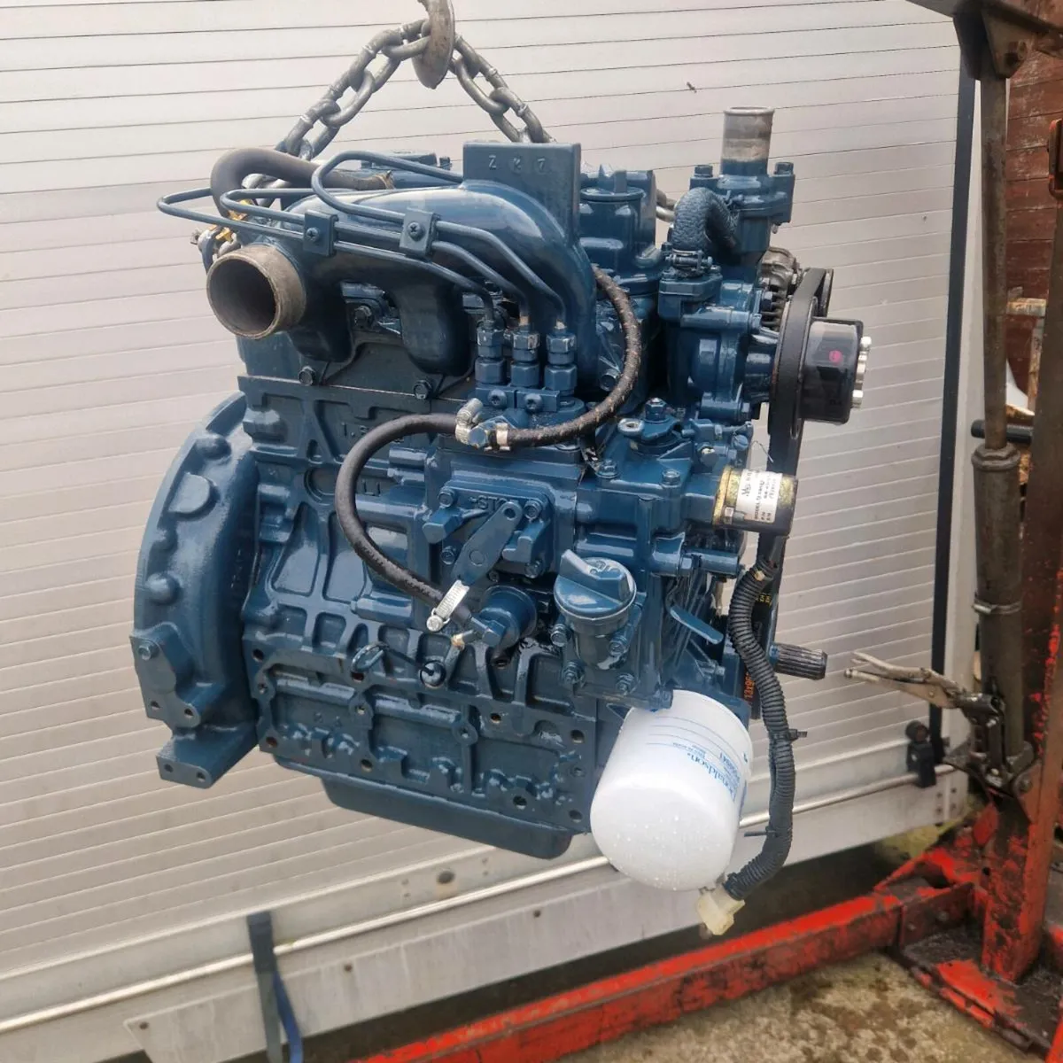 Kubota D1703 3 cylinder diesel engine - Image 4