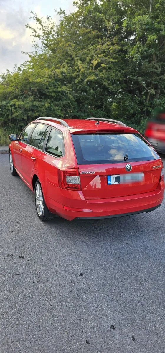141 Skoda Octavia 2.0 Elegance - Image 3