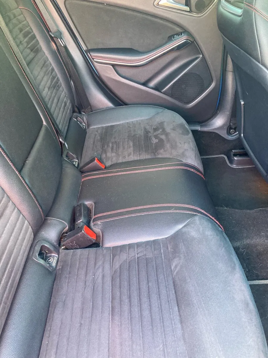 LOW MILAGE Mercedes GLA AMG Line Automatic - Image 4